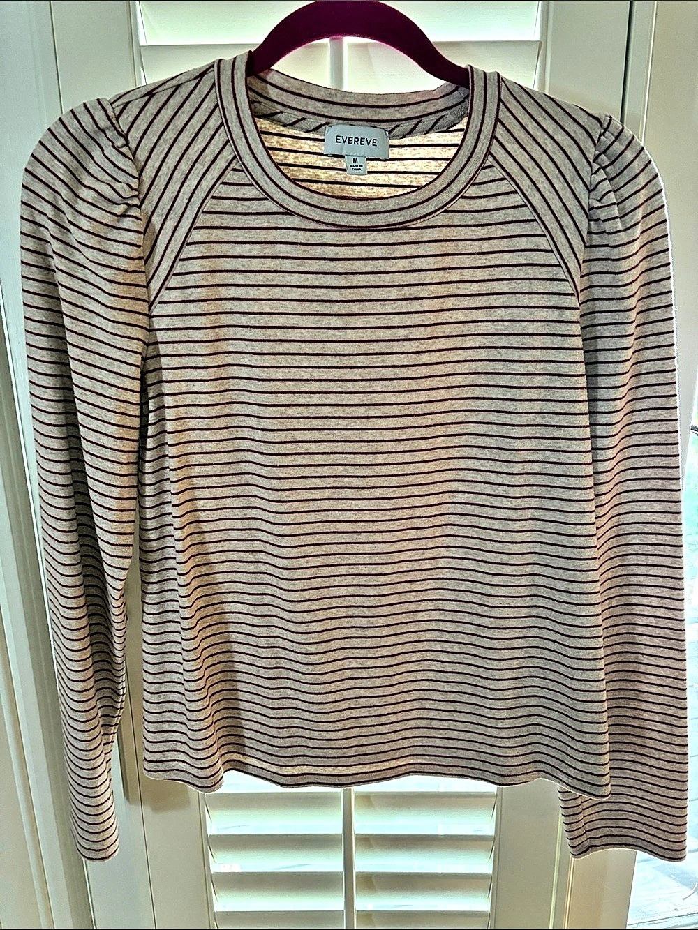 EVEREVE Striped Long Sleeve Top in Red & oatmeal Size Medium Like New